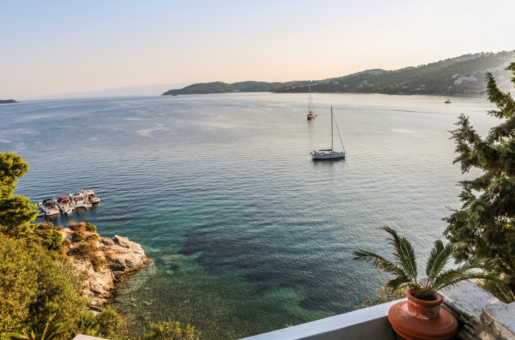 Vista sul mare dalla finestra